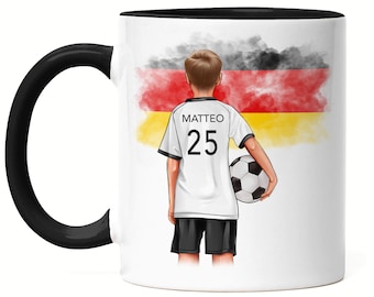 Fussball Tasse Schwarz Personalisiert WM Weltmeisterschaft Namen Fußball Becher Fanartikel Kinder Jungs Mädchen Fussballtasse Fußballfan