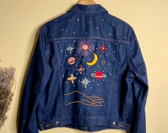 Universo en chaqueta vaquera de palma