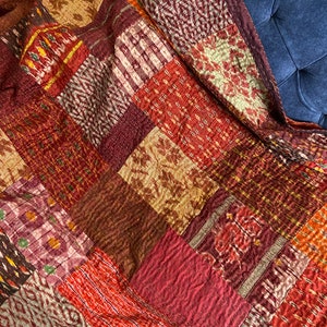 Maroon Silk Vintage Patchwork Kantha Quilt Queen Silk Kantha Throw Blanket Kantha Bedspread Coverlet Kantha Bed Cover Boho Quilt