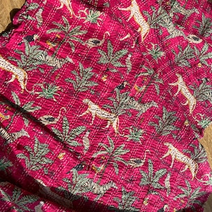 Hot Pink Jungle Print Kantha Quilt Queen Pure Cotton Kantha Throw Blanket Kantha Bedspread Coverlet Kantha Bed Cover Boho Quilt