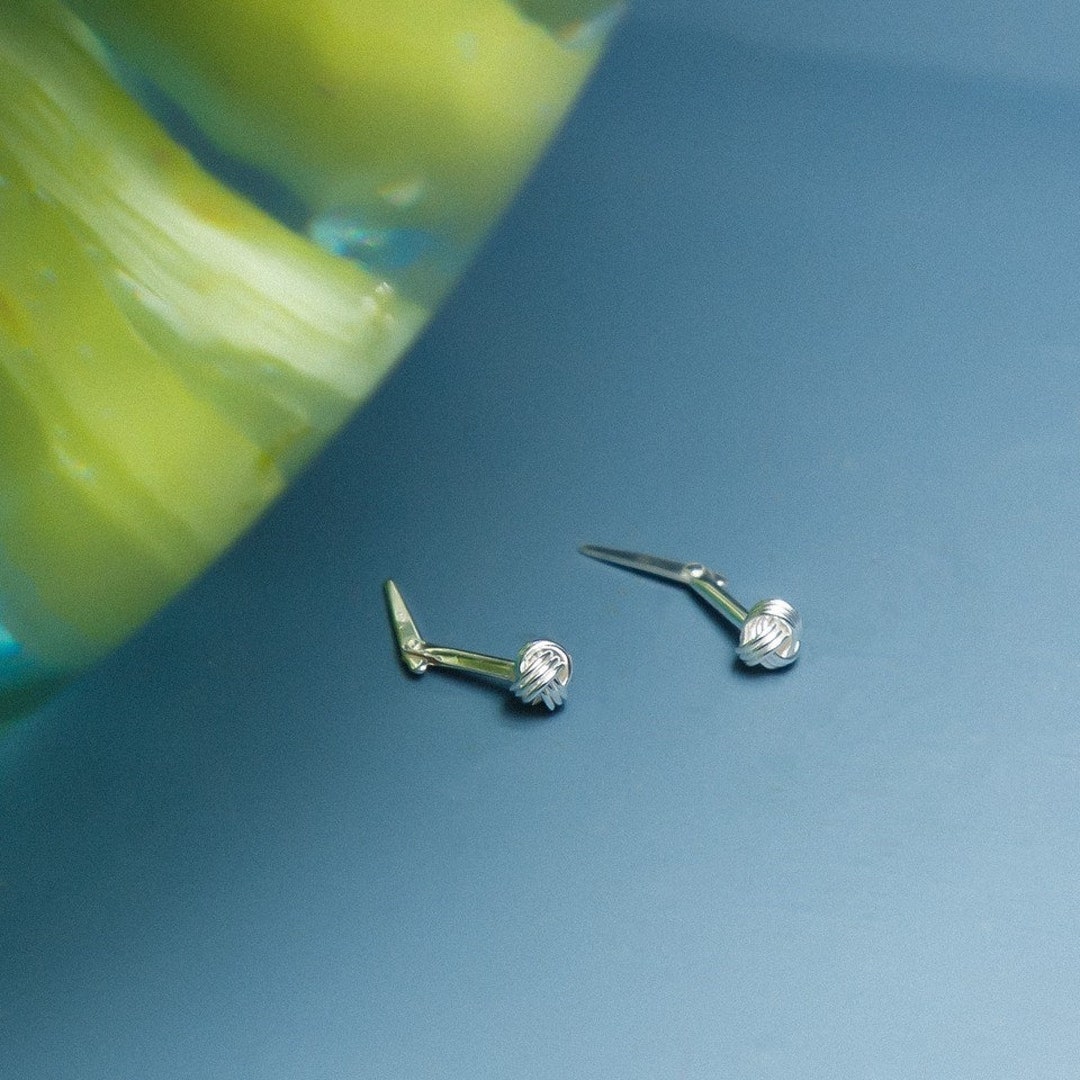 Andralok Orecchini A Perno In Oro Giallo 9kt Con Diamante 2mm – Eleganti, Leggeri, Per Ogni Giorno