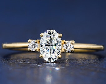 Anello di fidanzamento con tre pietre ovali in moissanite in oro massiccio 14k, anello di nozze con diamanti taglio ovale da 0,5 ct, anello con tre pietre ovali in moissanite e diamanti