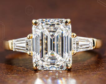 エメラルドカット スリーストーンリング 2.5カラット エメラルドカット