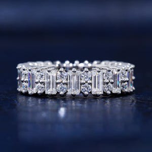 Anillo de boda de moissanita talla baguette de 4 mm, anillo de media eternidad redondo y baguette, alianza nupcial apilable, regalo de aniversario.