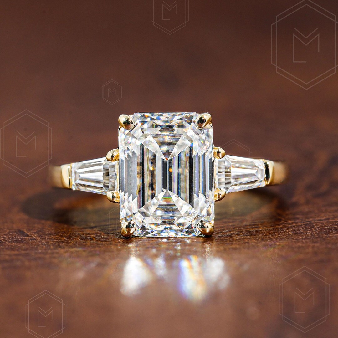 エメラルドカット スリーストーンリング 2.5カラット エメラルドカット