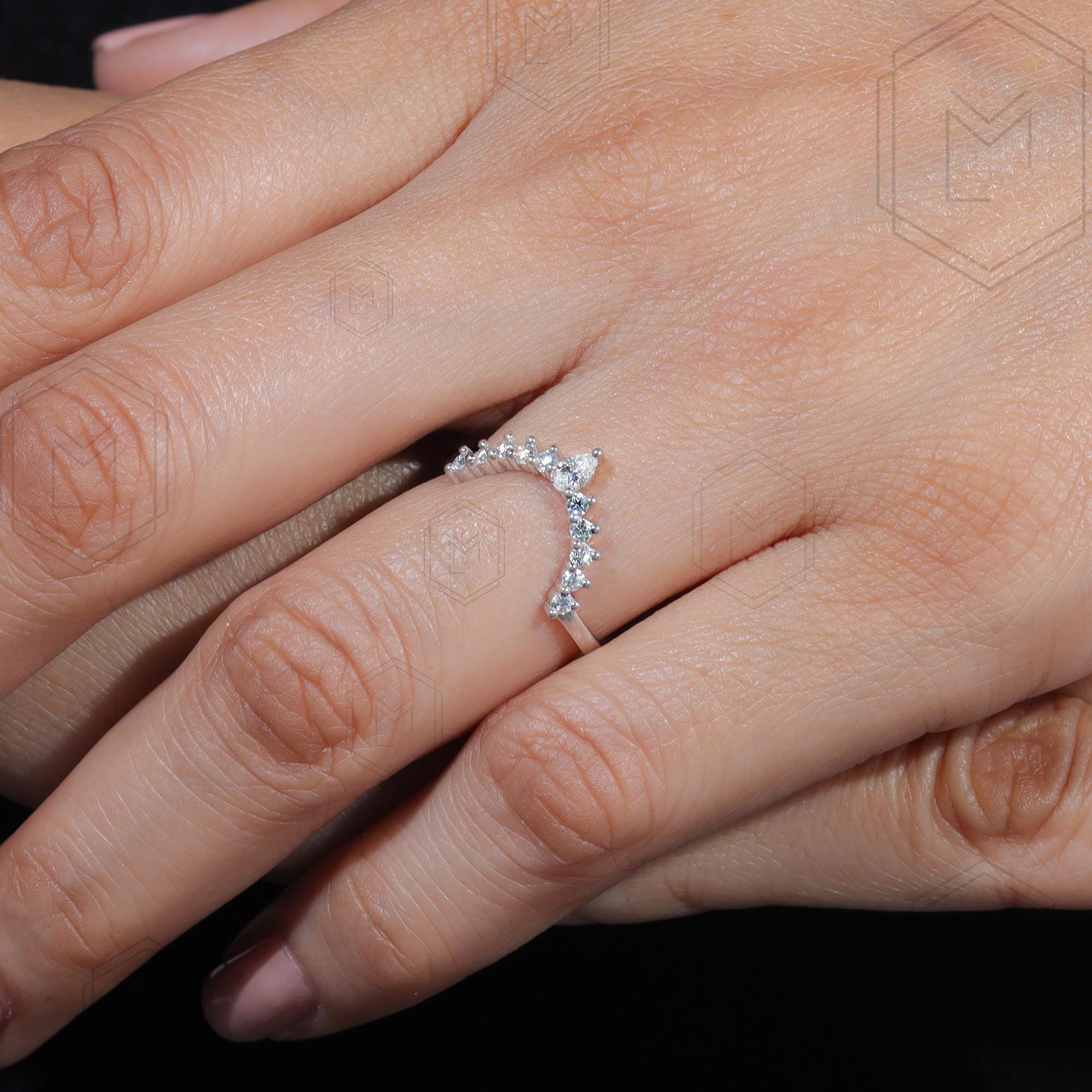 ペアシェイプのカーブした結婚指輪 ラウンドダイヤモンド結婚指輪