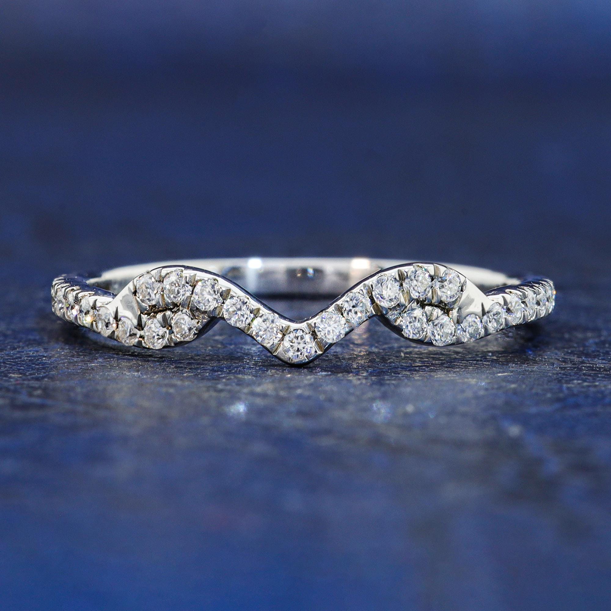 カーブした結婚指輪 1.2 MM ラウンドカット 無色モアッサナイト結婚