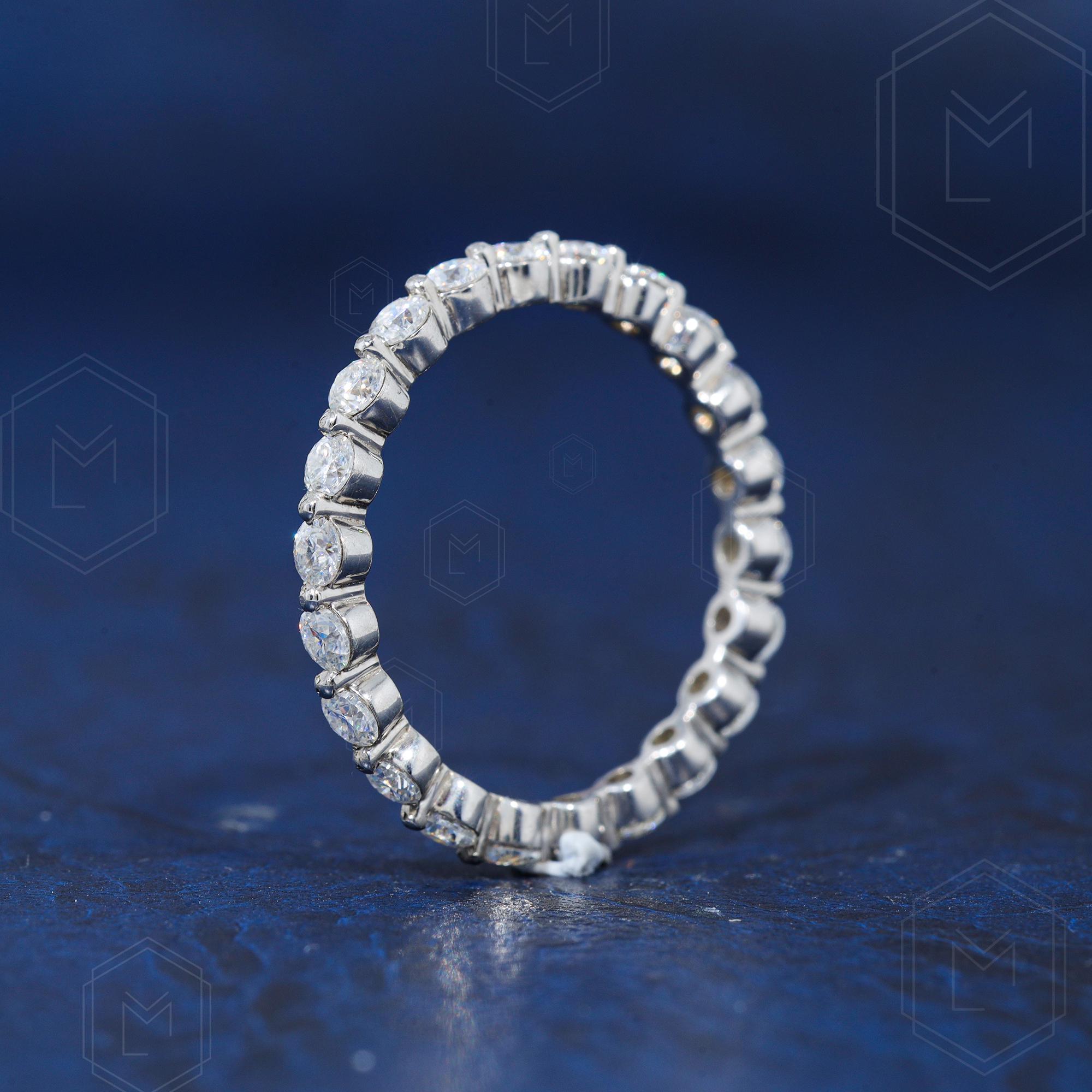 2.4 MM ラウンドカット 無色モアッサナイト 結婚指輪 フローティング