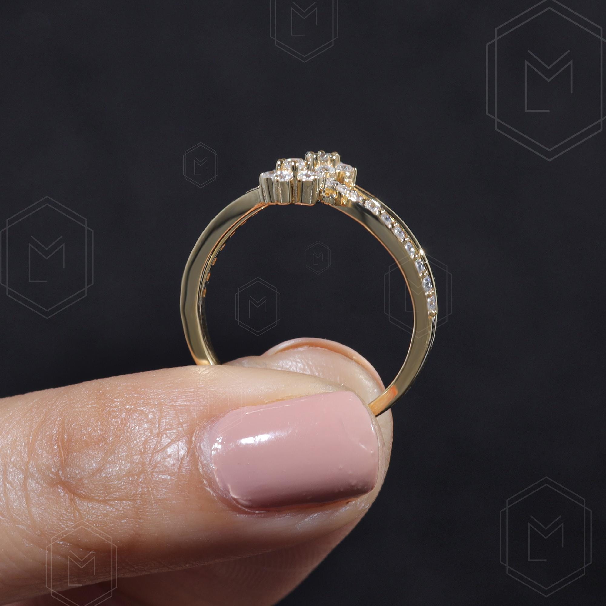 フラワーモアッサナイトエンゲージリング、イエローゴールド、自然を