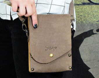 Leren heuptas, mokkabruin etui, olijfboomhoutaccent