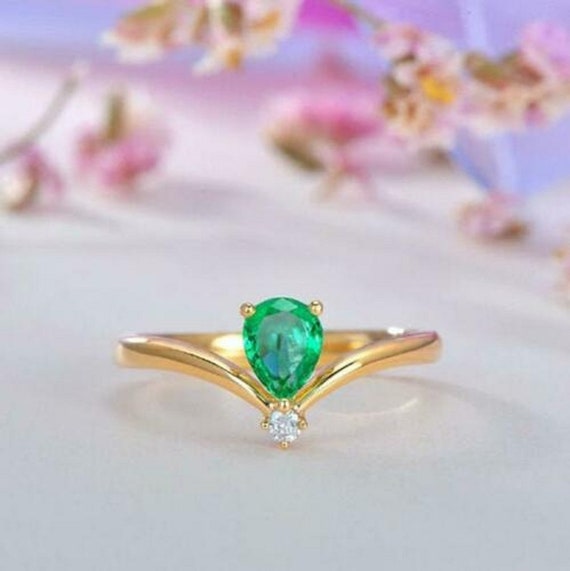 2.00 Ct Pear Cut Green Emerald & Simulated Diamond Solitaire | Etsy