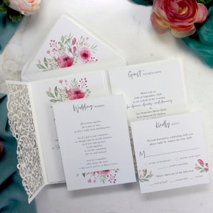 Invitations Blanches Carte RSVP Invitations de mariage florales luxueuses Invitations de poche Mariage découpé au laser Laser Pocket