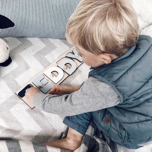 Puzzle de nom en bois personnalisé avec des chevilles cadeau de jouet éducatif pour bébé Noël, anniversaire, première année, jeux 3D Puzzle