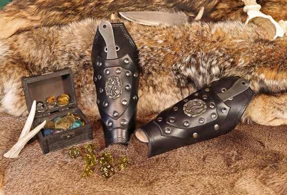 Dagger Bracers, Leather Armor, Leather Bracers, Cosplay, LARP, Renaissance  Faire -  Canada