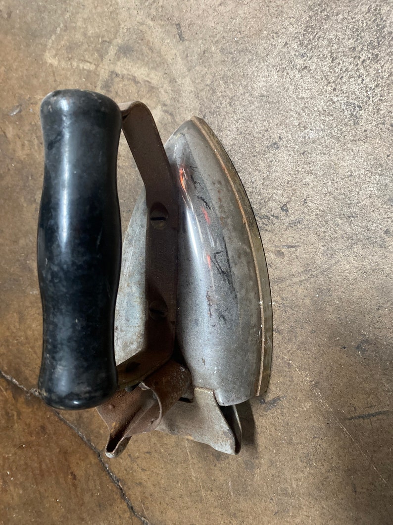 4 Antique Irons Etsy