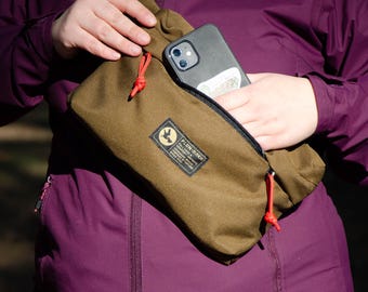 Riñonera minimalista de nailon, bolso bandolera, bolso de viaje marrón hecho a mano, riñonera de lona impermeable, regalo para padres