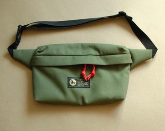 Riñonera de lona color caqui para la ciudad y los viajes, riñonera duradera hecha a mano, bolso de cinturón impermeable, bolso minimalista para festivales que se lleva al hombro.