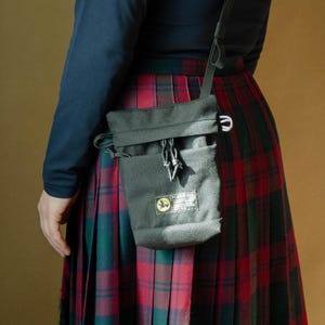 Sac à bandoulière pour téléphone durable fabriqué à la main, bandoulière pour téléphone tendance, petite pochette pour téléphone en Cordura noir, petit sac à bandoulière unisexe, cadeau fait main