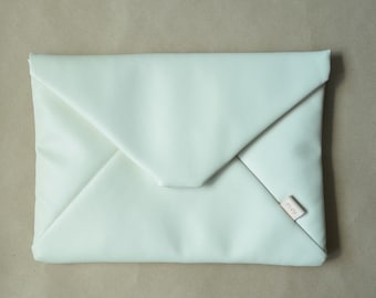 Beige Öko-Leder Laptop-Hülle, Gesteppte Laptop-Hülle aus Kunstleder, Handgemachte Laptop-Hülle aus Öko-Leder, Niedliche Laptop-Hülle, Geschenk für Sie