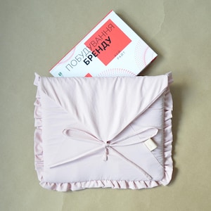 Pink Bow Book Sleeve, Quilted Book Cover, Quilted Book Sleeve, Cotton Book Sleeve, Ruffle Book Sleeve, Book Sleeve with Pocket, Bookish Gift