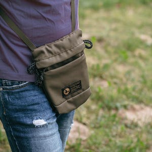 Sac à bandoulière pour téléphone kaki pour homme, sac à bandoulière élégant pour téléphone, pochette pour téléphone faite main, sac à bandoulière durable, meilleur cadeau pour lui, idée cadeau pour homme