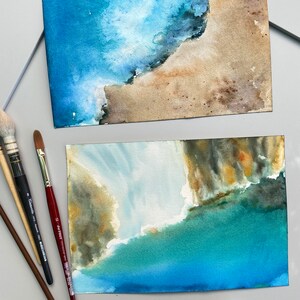 Set di due pezzi di acquerelli astratti con paesaggi marini per regali per gli amanti della spiaggia, decorazione da parete per il bagno, pittura oceanica originale