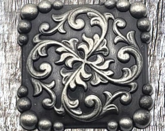 Yuma Square Concho Antiek Nikkel Afwerking 1-1/2 Inch