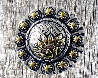 Tri-color Sunflower Berry 1-1/4 Inch Concho