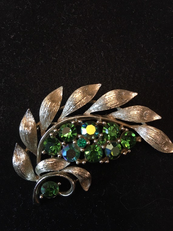 Signed Lisner Green Rhinestone brooch/pin