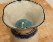 Wachsfresser blau und weiß mit blütenformigem Oberteil