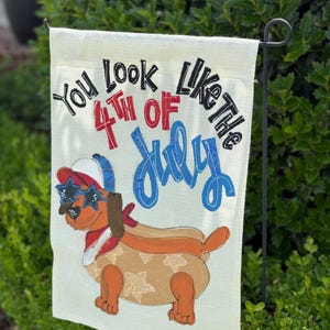 BANDERA DE JARDÍN - Bandera de jardín de arpillera - Perro - Patriótica - Perro caliente - Verano - Personalizada - Pintada a mano