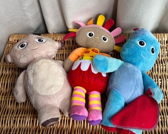 In the Night Garden Goodnight Igglepiggle, the Iggle Piggle Teddy Bear sings lullabies and has a soft light to help a child rest and sleep Suitable from birth