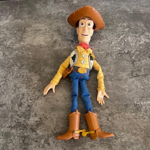 Disney Toy Story Pull String Woody Talking Action Figure 2005 Hasbro vintage