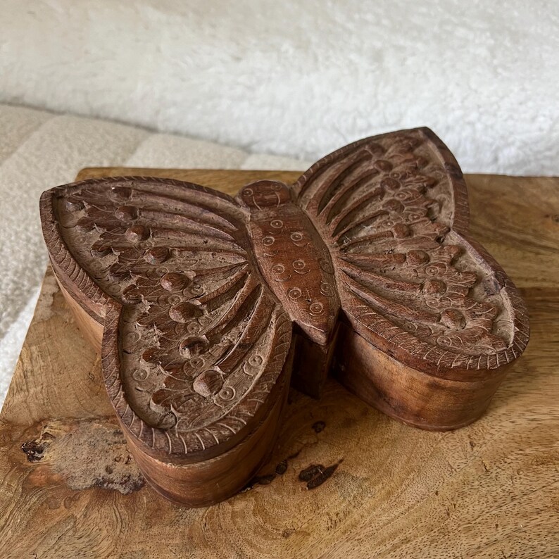 Butterfly Boxwood Pattern Vintage Hand Carved Wooden Butterfly Twist Top Jewellery Trinket Box ...