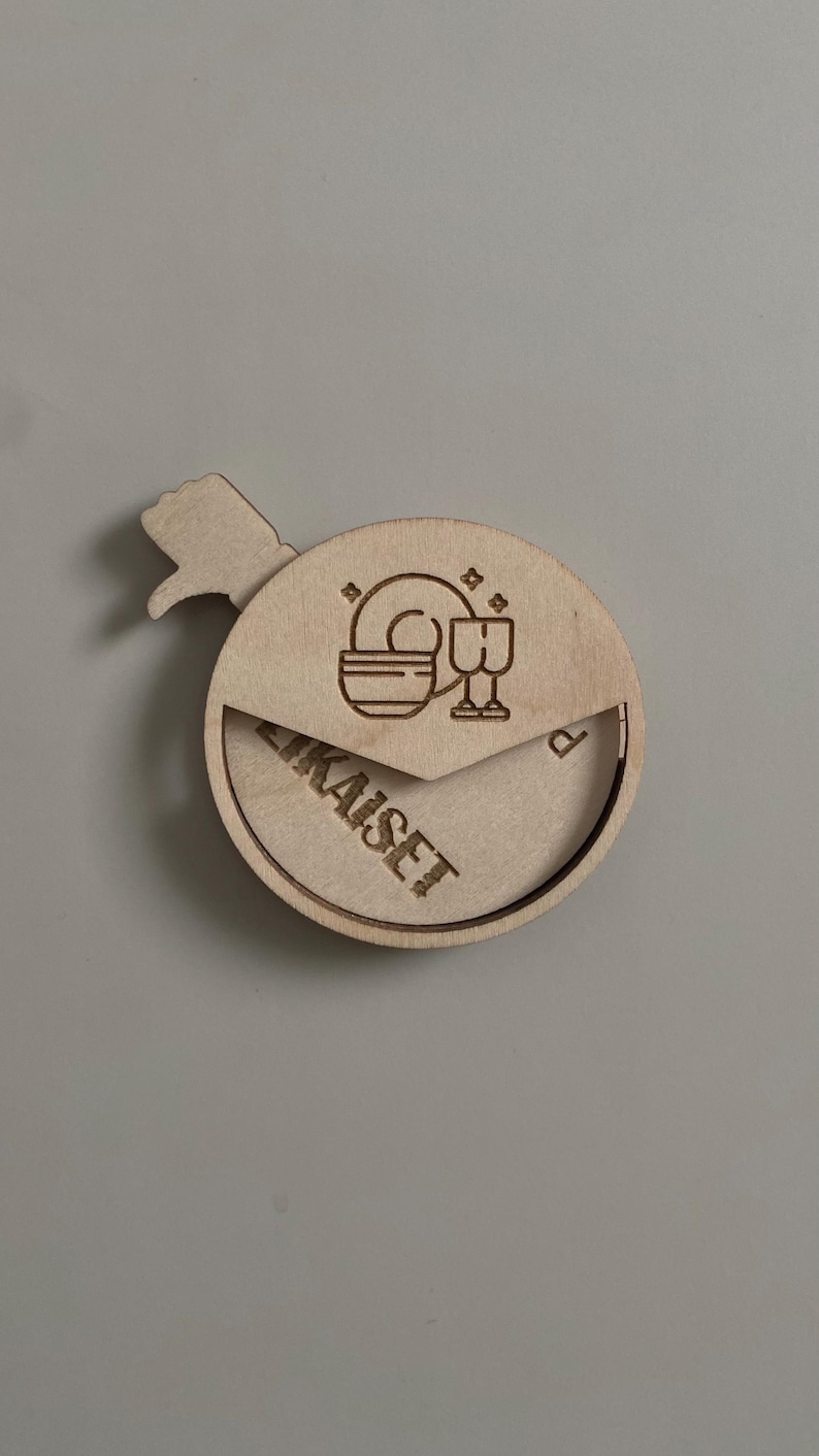 May include: A wooden round sign with a hand pointing to the right. The sign says "ZIKAISE" and has a design of a plate and two glasses.
