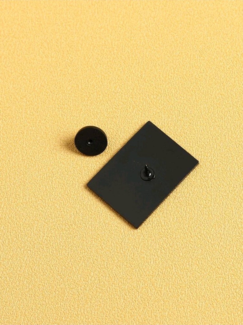 Mona Lisa Enamel Pin