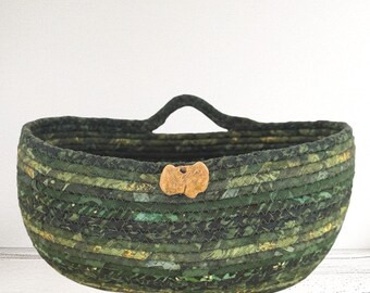 Medium Green Hanging Coiled Rope Basket – Handmade Wall Basket with Natural River Stone