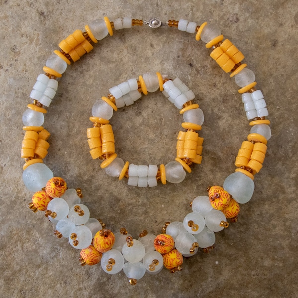 Afrikanische Kette mit Armband (gelb/weiß) - Schmuckset, Ghanastyle, Krobobeads, Statementkette