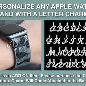 Pode incluir: Uma banda de rel&oacute;gio Apple preta com um charme de letra prateada anexado. O charme &eacute; a letra "G". A imagem tamb&eacute;m mostra uma sele&ccedil;&atilde;o de charmes de letras prateadas, incluindo as letras A a Z.