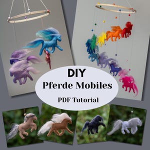 Op de afbeelding: Handgemaakte paardenmobiles in blauwe, paarse en regenboogkleuren, opgehangen aan houten ringen. De mobiles tonen vilten paardenfiguren. De tekst "DIY Pferde Mobiles PDF Tutorial" is ook opgenomen.