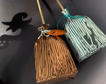 Halloween witch’s broom with cat candy box printable template, favour box, party box, DIY (digital Instant Download)