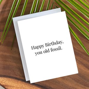 Carte d'anniversaire drôle sur la colline, vieux fossile, carte pour vieux, humour nerveux, femme vieillissante, carte de vieux pet, bienvenue dans la vieillesse