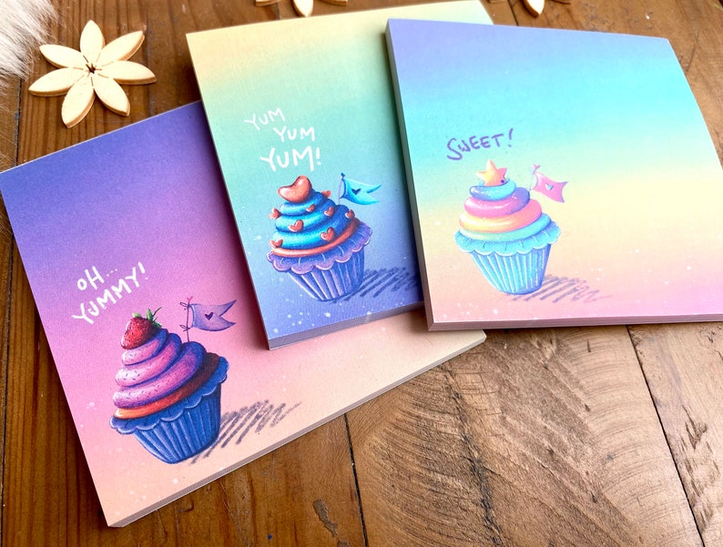 Drei viereckige Mini-Notizblöcke im Set mit jeweils 50 Blatt und süßen Aquarell-Cupcakes, perfekt als To Do Liste, Memo Pad und Schreibblock imagem 9