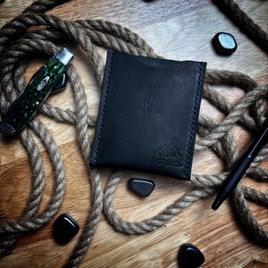 Cartera delgada para tarjetas, hecha a mano, cosida a mano, regalo para novios, hecha en EE. UU. Cartera minimalista con bolsillo frontal, duradera, EDC, delgada, rústica, regalo único para padre.