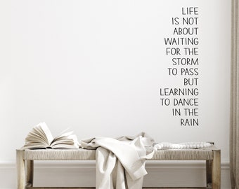Vinilo decorativo de pared con la frase "Baila bajo la lluvia" - Decoración bohemia para el hogar