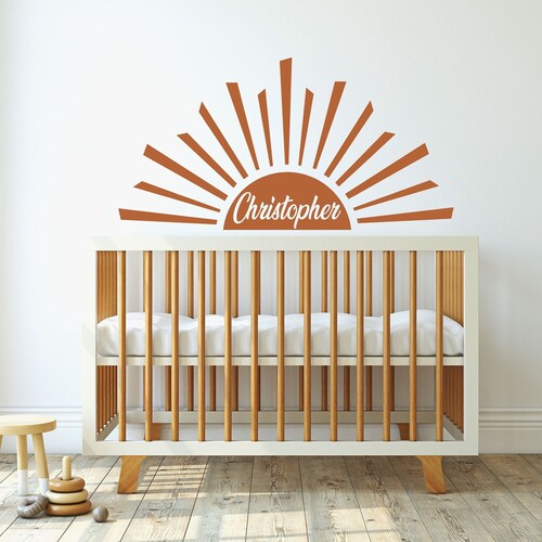 Vinilo decorativo de pared con nombre personalizado y diseño de sol – Decoración bohemia para habitación infantil