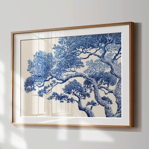 Vintage eik print, linosnede bos kunst aan de muur, blauwe bosrijke landschapsschilderkunst, botanisch decor, humeurige boom poster, natuurkunst wordt afgedrukt
