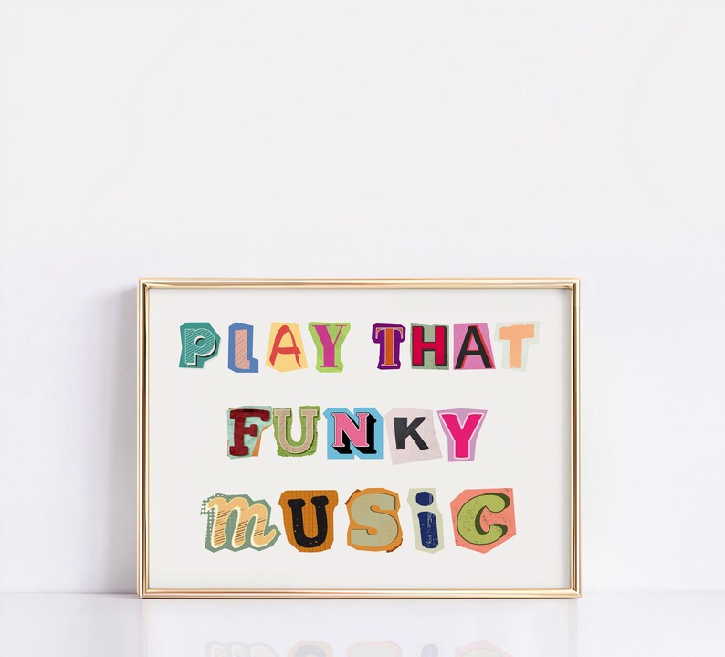Puede incluir: Una impresi&oacute;n enmarcada en dorado con el texto "PLAY THAT FUNKY MUSIC" en letras de colores recortadas.
