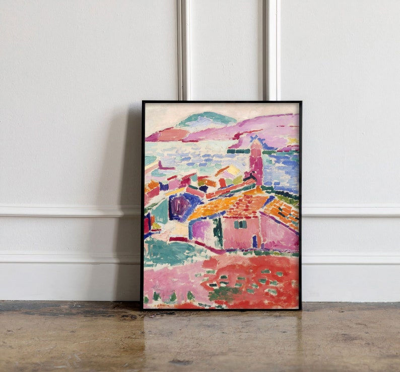 K&ouml;nnte beinhalten: Ein farbenfrohes abstraktes Gem&auml;lde eines K&uuml;stendorfes mit H&auml;usern, einer Kirche und einem Gew&auml;sser. Das Gem&auml;lde ist im Stil von Henri Matisse gehalten, mit kr&auml;ftigen Farben und vereinfachten Formen.