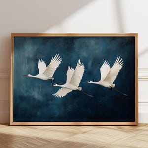Cranes Vintage dunkelblaues Dekor, Stimmungsvolle Malerei, japanische Wandkunst, minimalistisches Dekor, Japandi Poster, Kraniche Vintage Poster, Japandi Decor